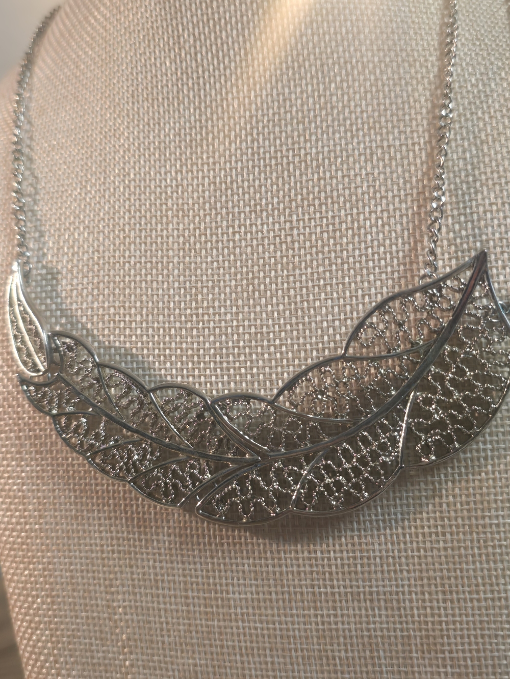 Silver Leaf Filigree Necklace - Elegant Women's Jewelry